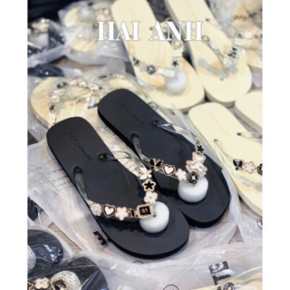 Dép Tông Xỏ Ngón Thời Trang Nữ Đi Biển Dép Kẹp Gắn Charm Ngẫu Nhiên Siêu Xinh Đế Cao Su Chống Trơn Trượt - HẢI ANH SHOES
