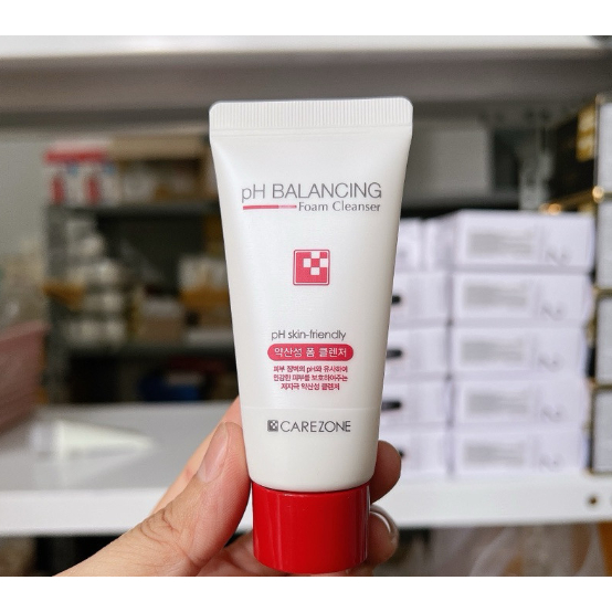 Sữa rửa mặt Carezone pH Balancing Foam Cleanser 30ml