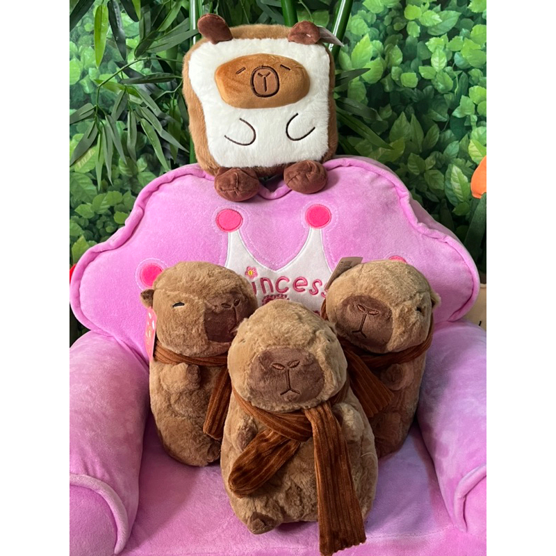 thú bông capybara choàng khăn
