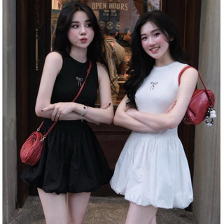 JENNYCLOSET ® Đầm nữ thiết kế basic sát nách đính nơ cao cấp , Váy chân bí tôn dáng mặc cực xinh hàng L1