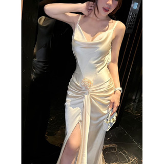 Đầm rose có hoa sang chảnh