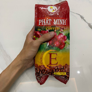 Cà phê phát minh chữ e viền đỏ