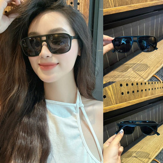 Kính nữ Sinsay tặng kèm hộp và khăn - có mail mua hàng