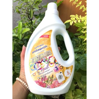 Nước giặt xả White Love can 1 lít