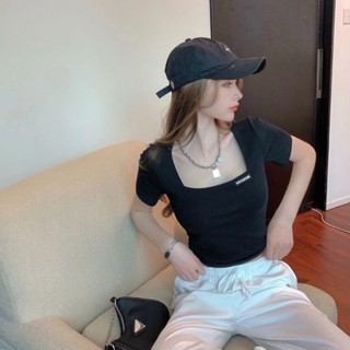 Áo cổ vuông tay ngắn crop top