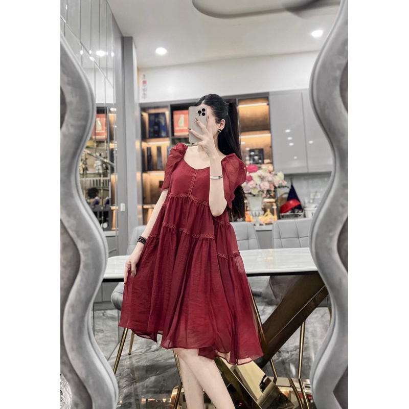 Váy tơ ren cổ vuông sm