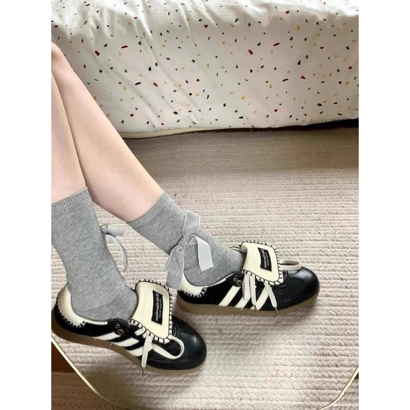Giày thể thao nữ basic màu đen