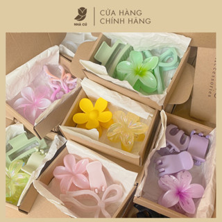 Hộp Quà Tặng Kẹp Tóc Nữ NHÀ CÚ Cài Tóc Hoa Sứ, Nơ Kèm Giấy Lót Đẹp Tặng Bạn Gái Sinh Nhật 8/3 20/10 Phong Cách Hot