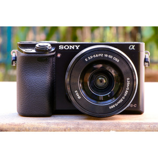 Máy ảnh Sony A6000 + 16-50mm Oss -  24.3 MP - Wifi  -- Mới 99%