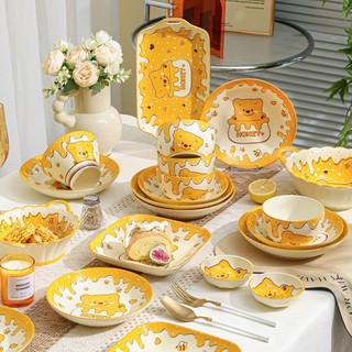 Bát sứ tròn 11cm, bát sứ ăn cơm hoạ tiết gấu vàng xinh xắn cho bé.