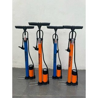 Bơm tay xe đạp, xe máy, ô tô có bình hơi và đồng hồ thân bằng thép nhiều màu