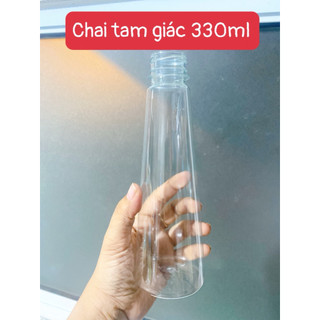 1 chai nắp đen vuông , tam giác đựng trà sữa 330ml tháp vuông