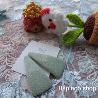 Kẹp tóc tam giác