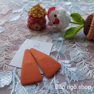 Kẹp tóc tam giác