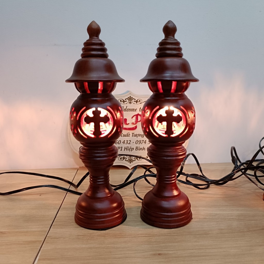 Đèn thờ công giáo gỗ điêu khắc thánh giá trong lồng đèn 36cm(2 cây) trang trí bàn thờ Thiên Chúa