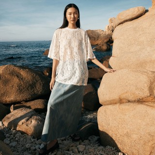 REINA - Floral Corded Lace T-shirt và Dallas Frayed Paneled Denim Maxi Skirt