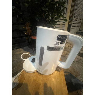 Ấm đun nước 1.7 lít Electrolux E2EK1-100W