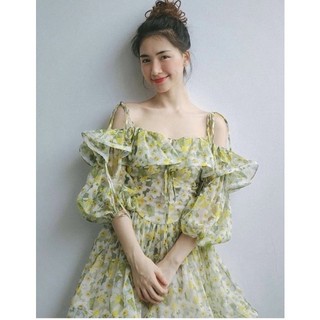 Váy hoa trễ vai ca sĩ Hoà Minzy mặc cực xinh đẹp