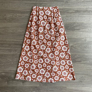 Chân váy nâu hoa cúc chữ A dài