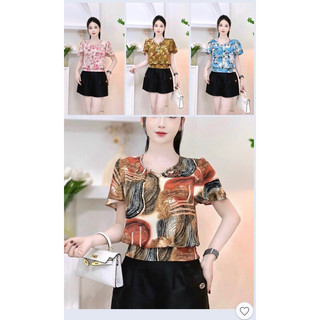 Áo lụa chất mềm mát với cách điệu tay áo thật là xinh cổ áo được kết hoa và đính đá xịn lắm