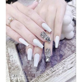 Nail thiết kế sơn gel màu trắng đính full đá, nail box, móng úp