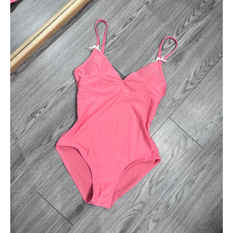 Bikini 1 mảnh xẻ ngực