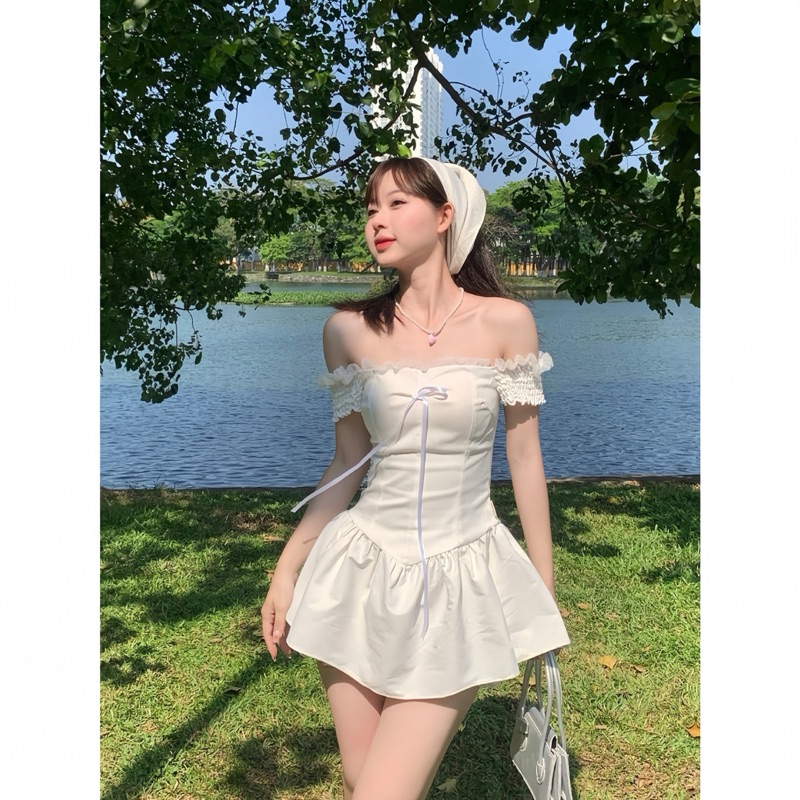 Sét Váy Dáng Ngắn Màu Trắng Gồm Váy Trễ Vai Gắn Nơ Chun Lưng + Quần Bảo Hộ + Khăn Turban | BigBuy360 - bigbuy360.vn