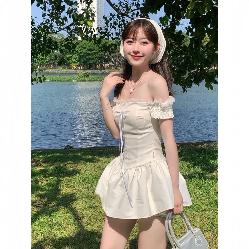 Sét Váy Dáng Ngắn Màu Trắng Gồm Váy Trễ Vai Gắn Nơ Chun Lưng + Quần Bảo Hộ + Khăn Turban | BigBuy360 - bigbuy360.vn