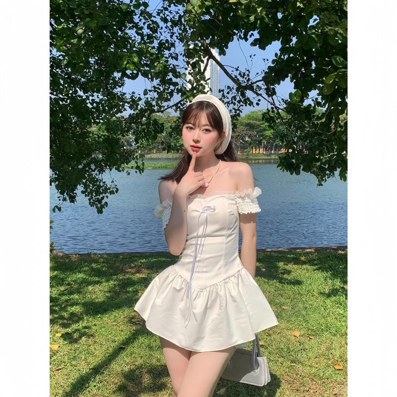 Sét Váy Dáng Ngắn Màu Trắng Gồm Váy Trễ Vai Gắn Nơ Chun Lưng + Quần Bảo Hộ + Khăn Turban | BigBuy360 - bigbuy360.vn