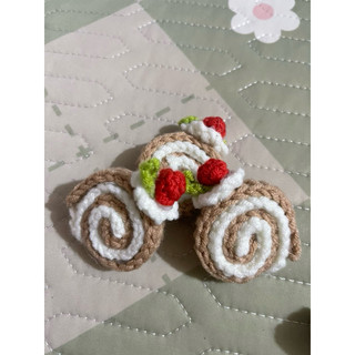 móc khoá bánh cuộn len
