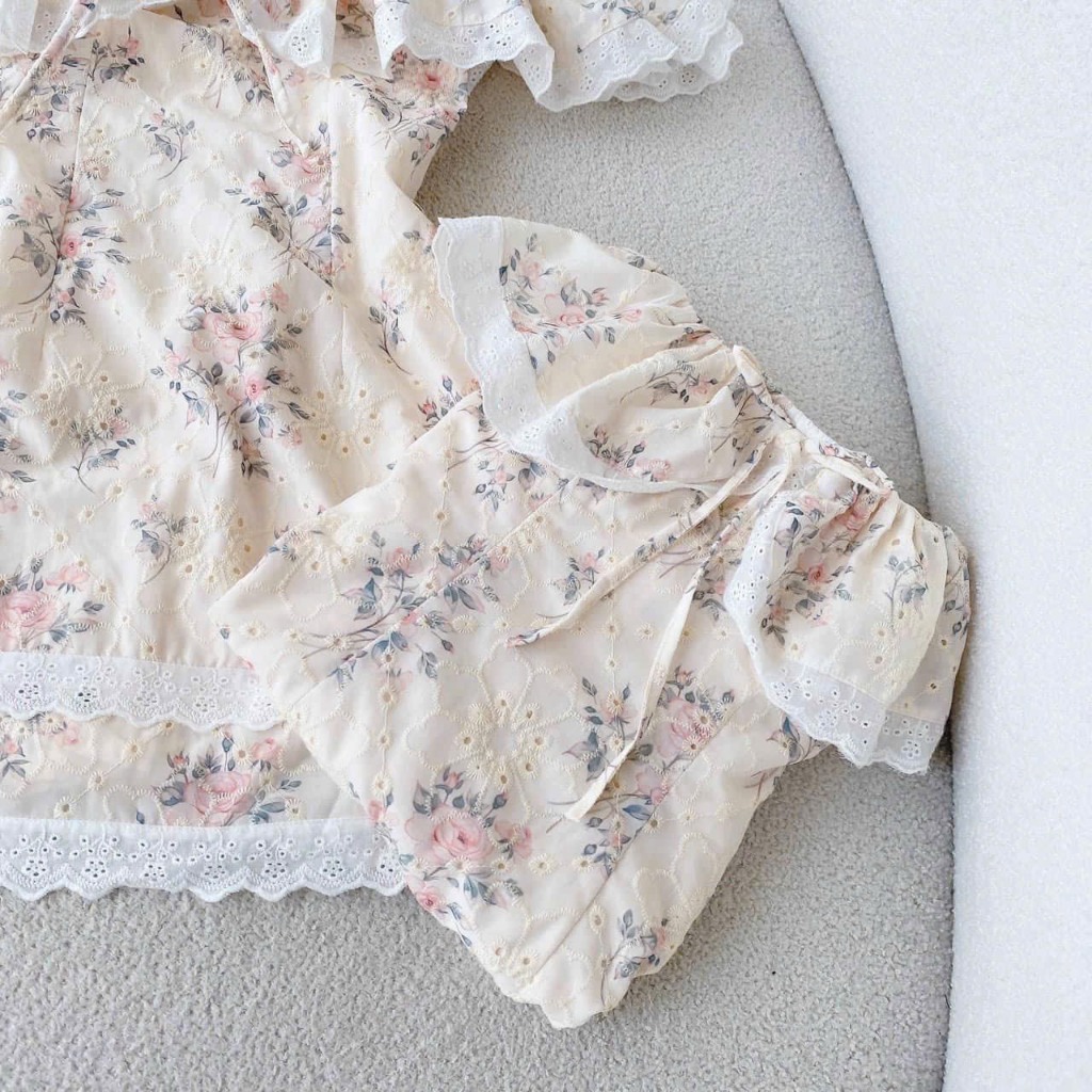 Đầm ren hoa thiết kế trễ vai xinh xắn Robia Dress | BigBuy360 - bigbuy360.vn