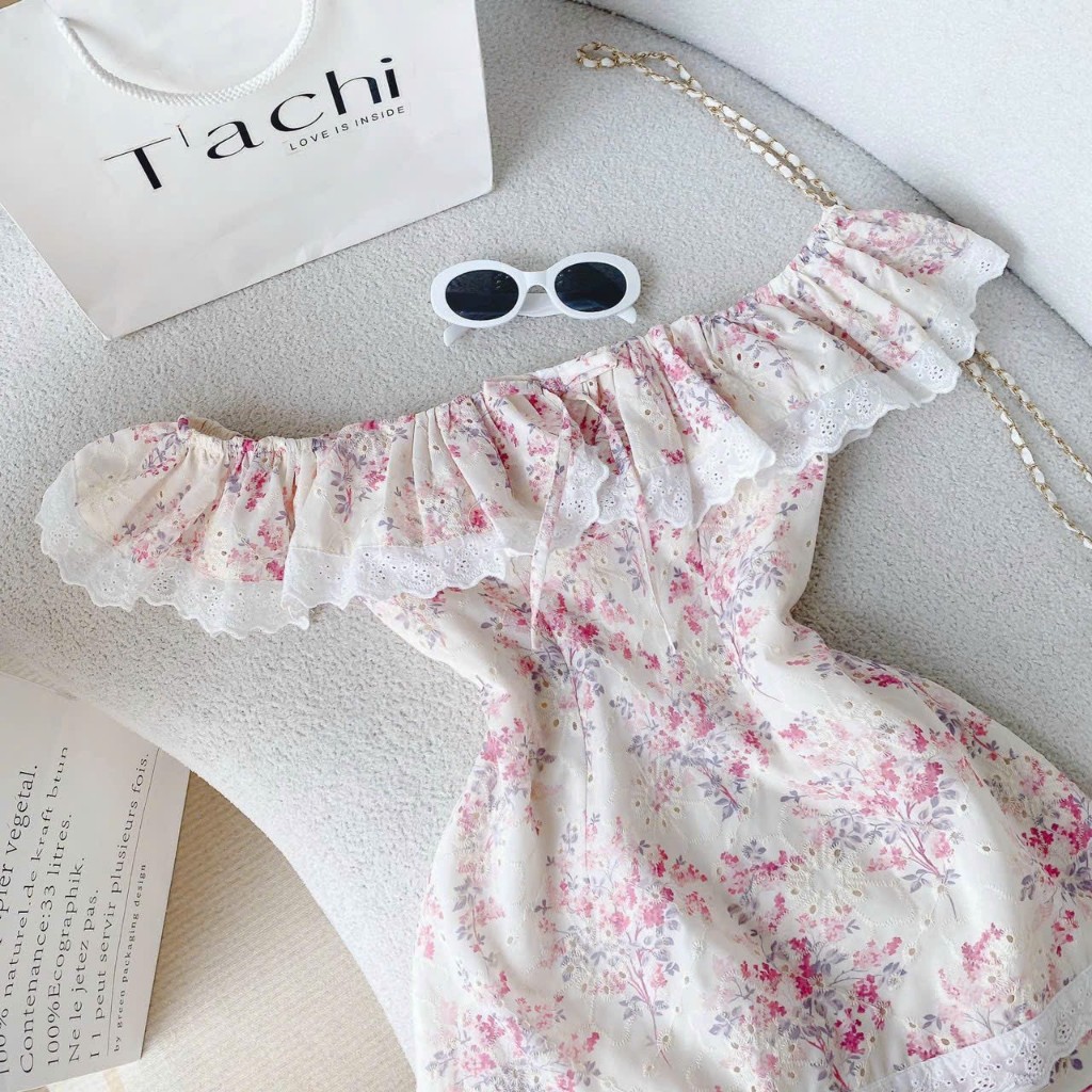 Đầm ren hoa thiết kế trễ vai xinh xắn Robia Dress | BigBuy360 - bigbuy360.vn