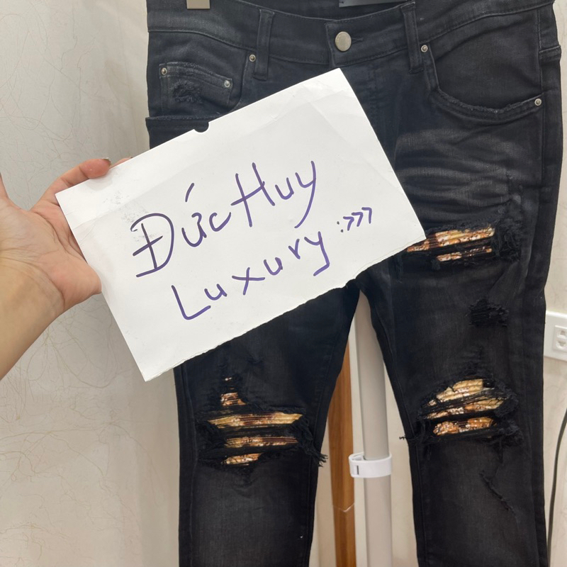 ⚡️Hight Quality⚡️Quần Jean Amiri_Quần Jean Amiri Đen.Hoạ tiết rách đầu gối vá Da trong.Bản cao cấp n