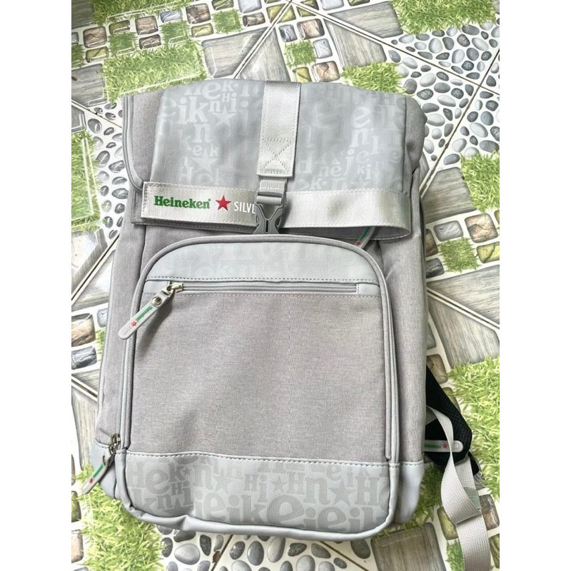 Balo laptop chống nước Heineken Silver phiên bản giới hạn 2023 đẹp bất chấp.