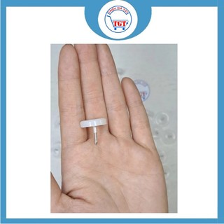 Đinh nhựa trắng, đen đóng dưới chân bàn ghế