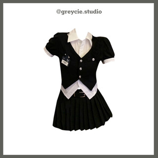 GREYCIE Set áo váy áo sơ mi trắng phối đen chiết eo dáng croptop chân váy xòe xếp ly ngắn S27S1