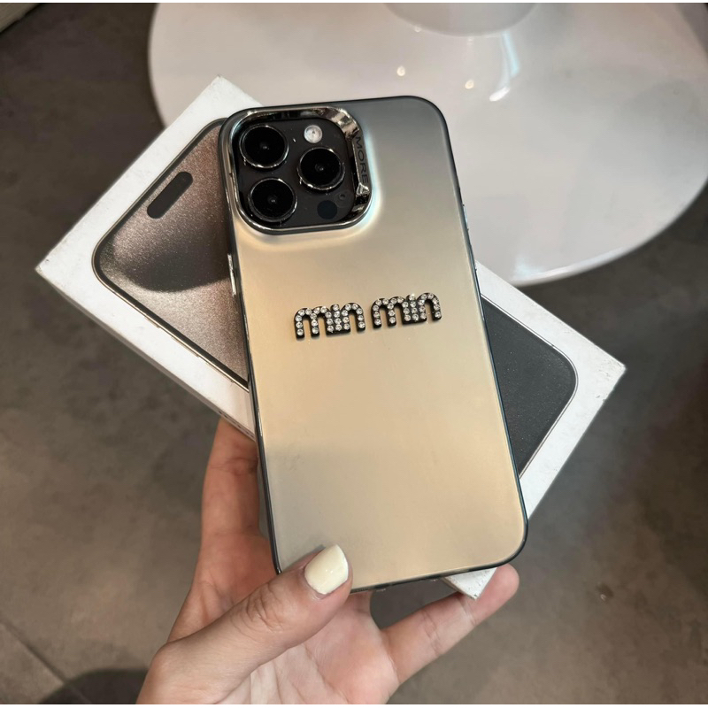 [ Hình thật - Có ip 16 ] Ốp Lưng Ip Titan nhám viền MORE kèm MIN MIN dành cho ip - TENCASESHOP [ 725 ] | BigBuy360 - bigbuy360.vn