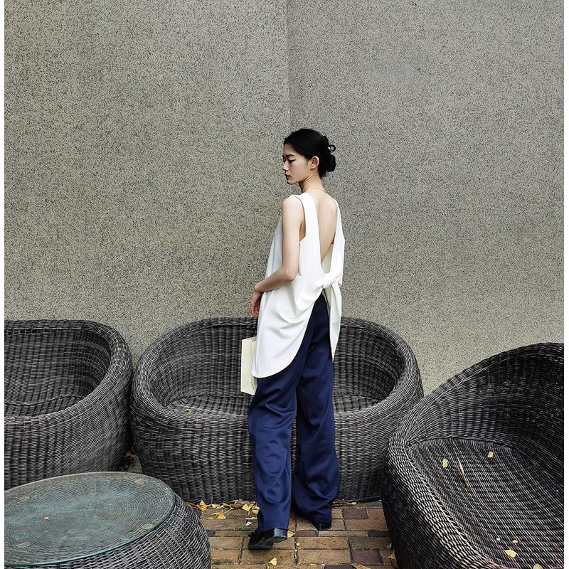 ÁO CỔ TRÒN HỞ LƯNG DÂY XOẮN PHÍA SAU | BigBuy360 - bigbuy360.vn