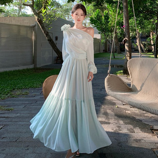 Đầm lệch vai đi biển sang trọng