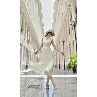 Váy DavinaDress kem- váy thiết kế cổ vest sang trọng, tùng váy dập ly xòe tôn dáng đính nút ngọc Emera