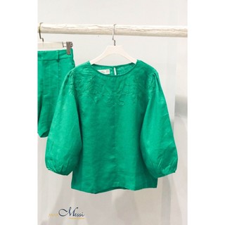 Áo linen thêu tay lửng HEBE - MaxMessi