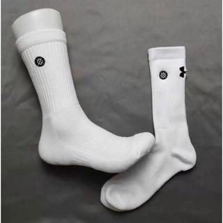 Tất vớ bóng rổ nam nữ cổ cao Under Armour màu trắng đen chất liệu cao cấp
