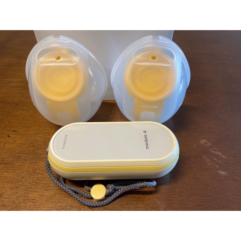 Máy hút sữa Medela Freestyle Flex like new + cup Medela hand new tem