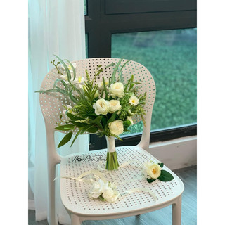 Hoa cưới cầm tay cô dâu bằng lụa cao cấp