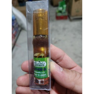Một chai dầu sâm lăn Thái Lan