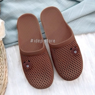 Dép sục nhựa dẻo nữ bít mũi Gấu Nâu Brown có lỗ thoáng khí chống trượt đi mưa trong nhà iDEP SL006