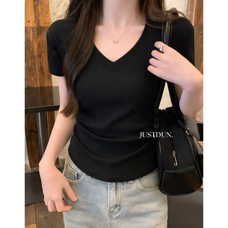 Áo thun cổ tim cotton mềm mịn ôm body Justdun C29 | BigBuy360 - bigbuy360.vn