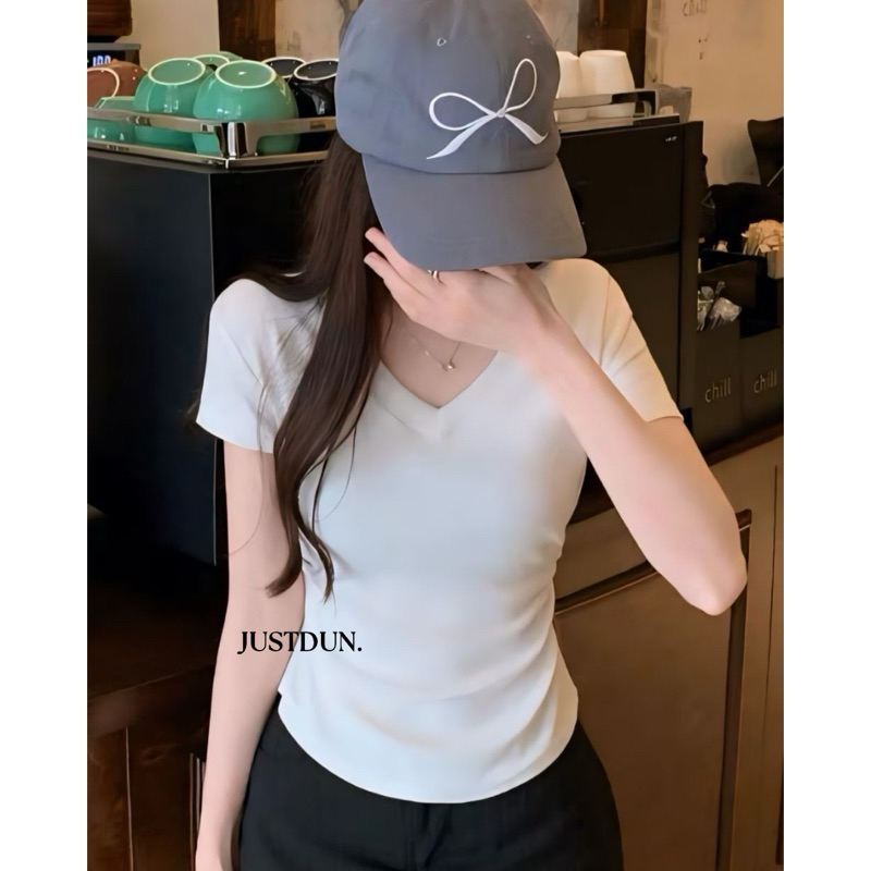 Áo thun cổ tim cotton mềm mịn ôm body Justdun C29 | BigBuy360 - bigbuy360.vn
