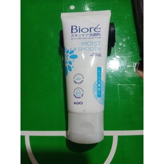 Sữa rửa mặt biore sáng mịn và dưỡng ẩm 50ml.