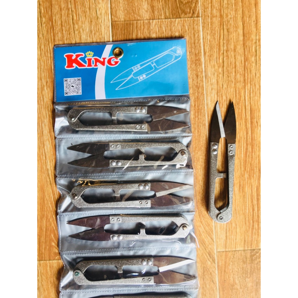 1 cái KÉO CẮT CHỈ BẤM CHỈ THỪA ( nhũ)